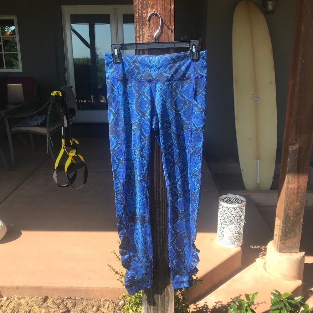 Size 6 Lulu Lemon Leggings : With styled ends